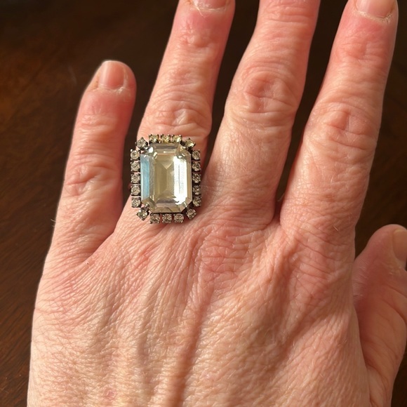 Swarovski Cocktail Ring - Picture 5 of 9